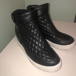 STEVE MADDEN QUILTED LINQS